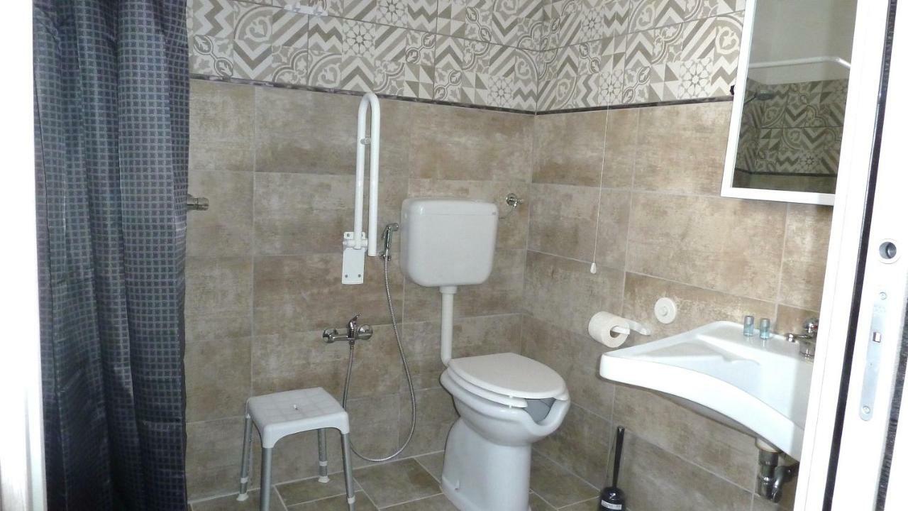 Regina Isabella Rooms サン・フォカ エクステリア 写真